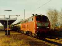 Lok der Baureihe 218 mit Personenzug in Gifhorn