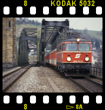 1042.561-9 am 08.04.1987 mit R 3632 auf der Innbr&uuml;cke bei Passau.