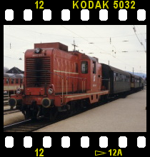 2045.009-4 am 08.04.1987 mit R 6215 in Krems an der Donau.