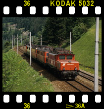 1020.008-7 + 1110.023-? + 1044 + 151 + 1044 am 13.06.1987 als Lokzug bei Stafflach.